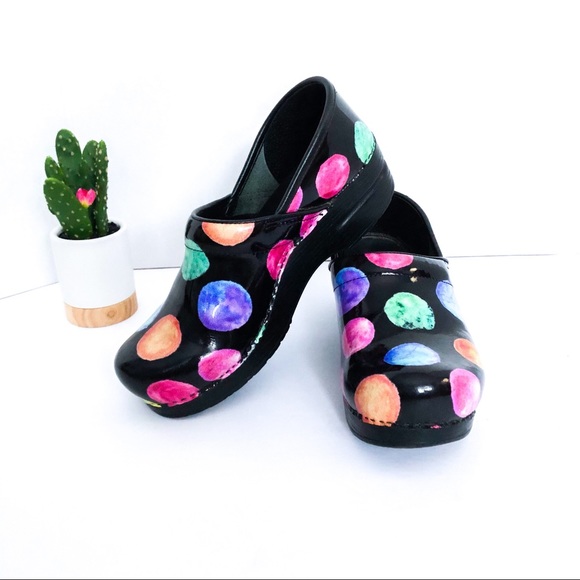 dansko planet clogs